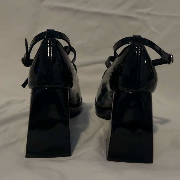 Chunky Heeled Mary Jane shoes - Picture 4 of 4